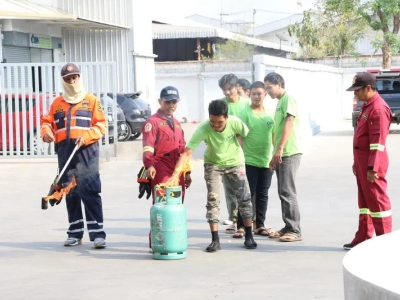 ภาพกิจกรรมอบรมฝึกซ้อมดับเพลิงและฝึกซ้อมอพยพหนีไฟ 21